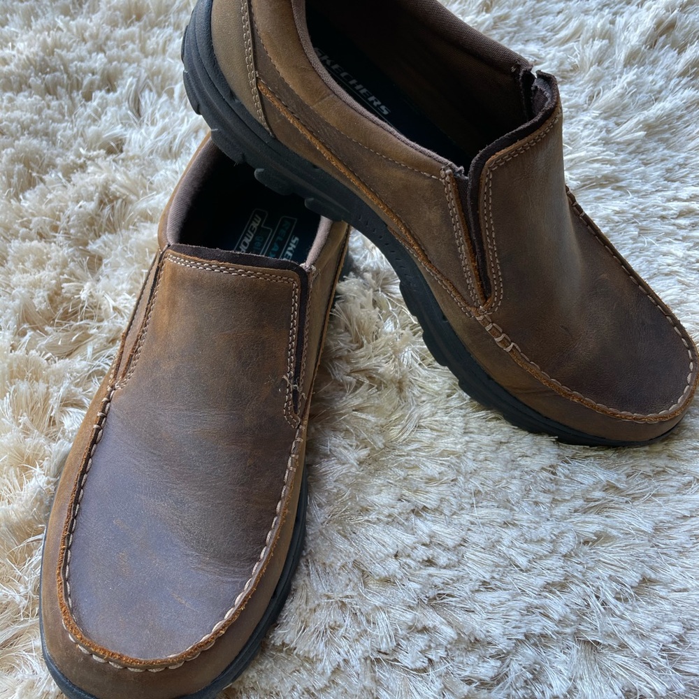 Sketcher Arch Fit leather slip on shoe